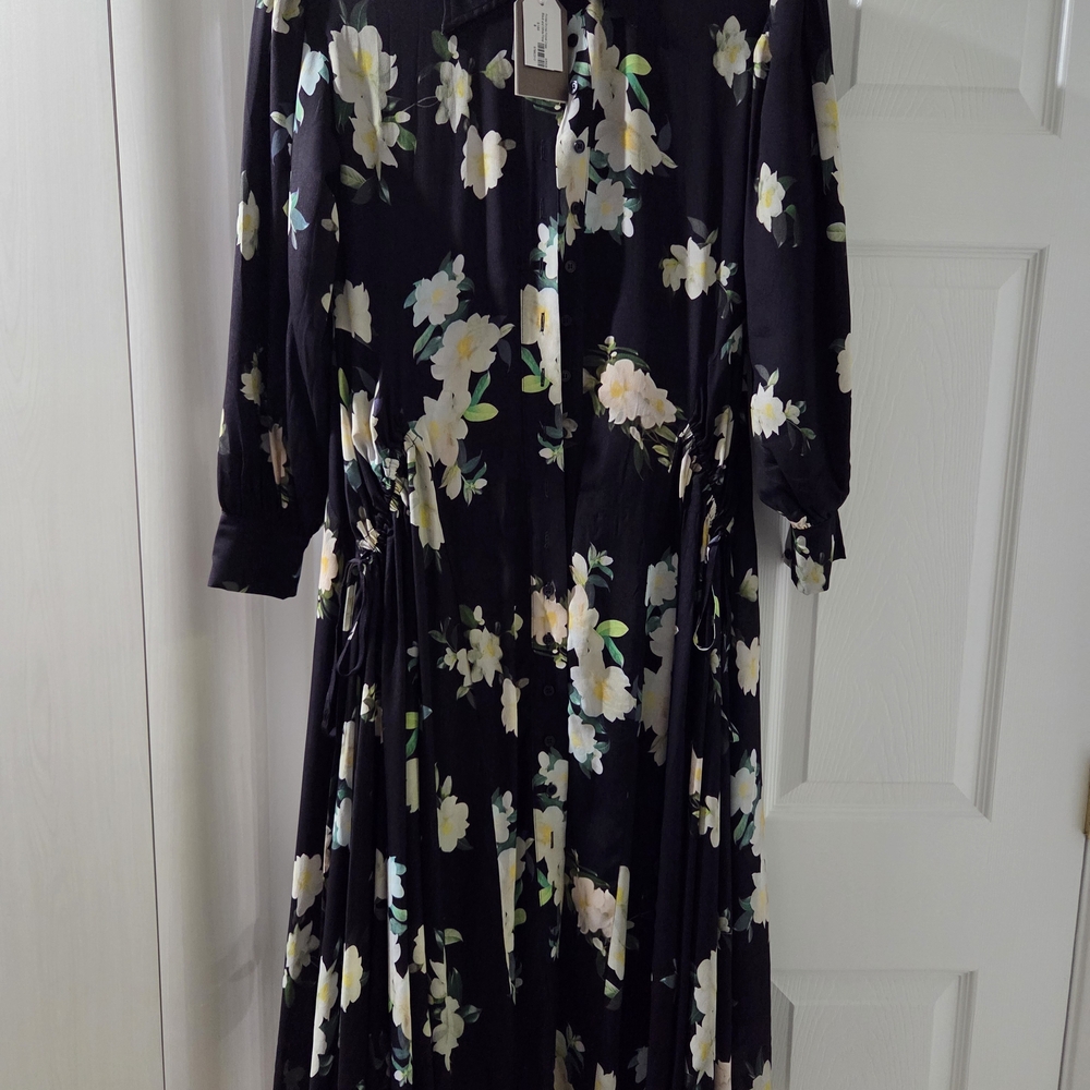 Elegant Floral Maxi Dress in Black and Cream